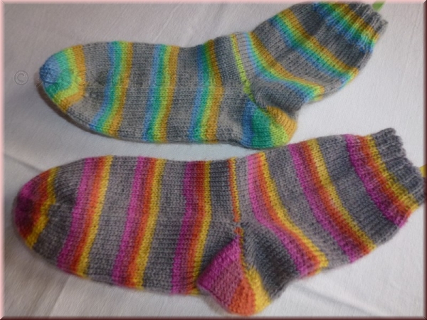 Standard-Socke bunt geringelt