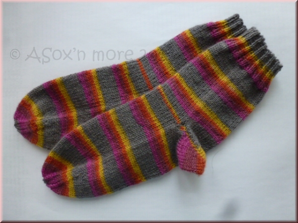 Standard-Socke bunt geringelt