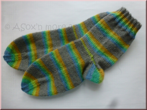 Standard-Socke bunt geringelt