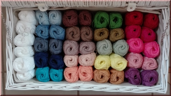 Einzelstücke in Handarbeit: Socken und andere Strickwaren